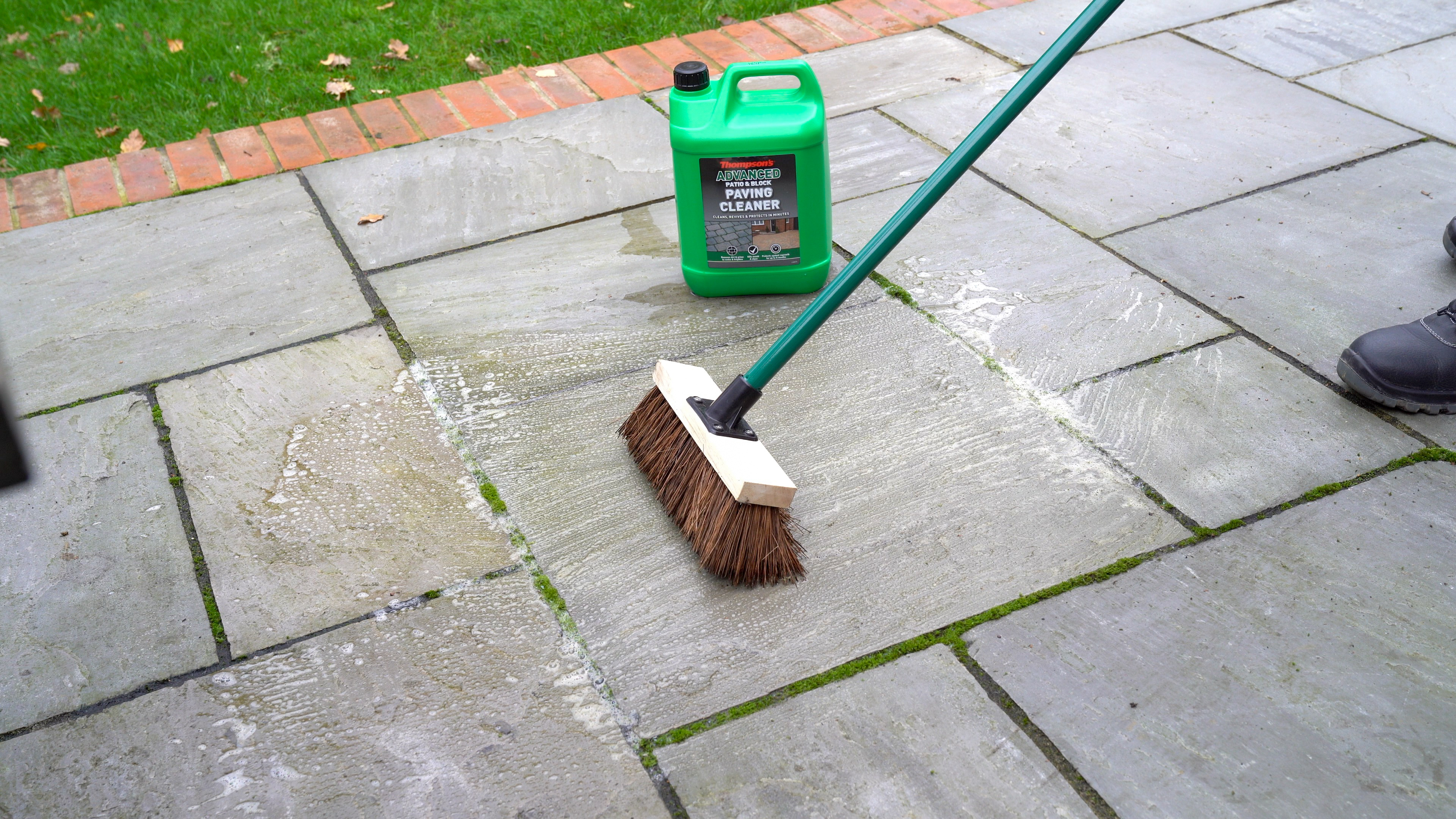 Thoms Adv Paving Cleaner 01.jpg)